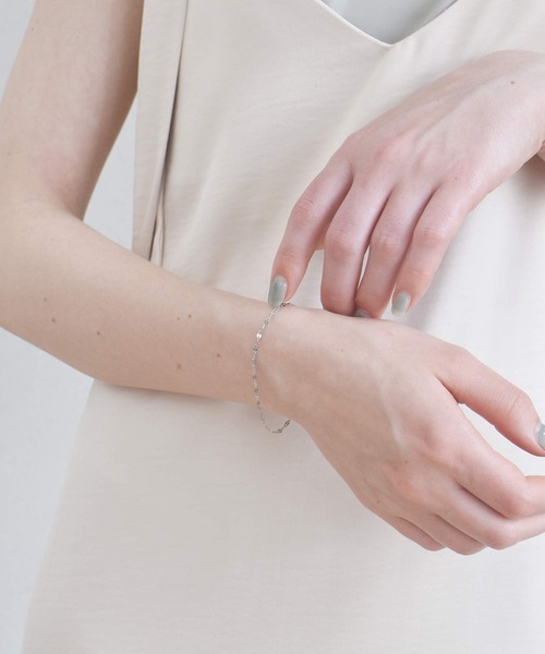 LHME（エルエイチエムイー）の「【WEB限定】”Gleam”ペタルチェーンブレスレット/サージカルステンレス（金属アレルギー対応）【LHME / エルエイチエムイー】（ブレスレット・レディース・シルバー/ゴールド・ONE SIZE）」の12枚目の写真