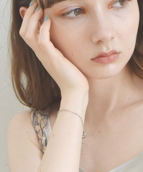 LHME（エルエイチエムイー）の「【WEB限定】”Gleam”ペタルチェーンブレスレット/サージカルステンレス（金属アレルギー対応）【LHME / エルエイチエムイー】（ブレスレット・レディース・シルバー/ゴールド・ONE SIZE）」の13枚目の写真