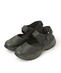 ストラップシューズ