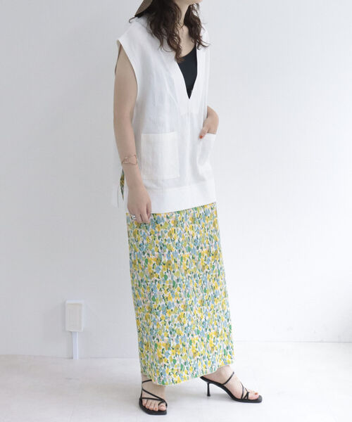 fredy emue（フレディエミュ）の「フラワープリントプリーツタイトスカート（スカート・レディース・ブラック系その他/ブルー系その他/ピンク系その他・38）」の16枚目の写真