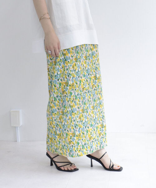 fredy emue（フレディエミュ）の「フラワープリントプリーツタイトスカート（スカート・レディース・ブラック系その他/ブルー系その他/ピンク系その他・38）」の7枚目の写真