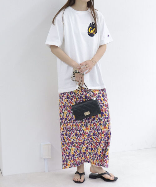 fredy emue（フレディエミュ）の「フラワープリントプリーツタイトスカート（スカート・レディース・ブラック系その他/ブルー系その他/ピンク系その他・38）」の4枚目の写真