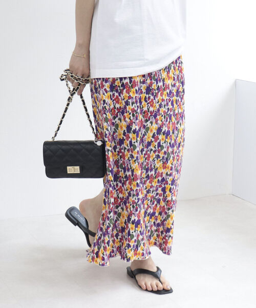 fredy emue（フレディエミュ）の「フラワープリントプリーツタイトスカート（スカート・レディース・ブラック系その他/ブルー系その他/ピンク系その他・38）」の17枚目の写真