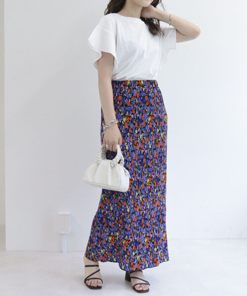 fredy emue（フレディエミュ）の「フラワープリントプリーツタイトスカート（スカート・レディース・ブラック系その他/ブルー系その他/ピンク系その他・38）」の11枚目の写真