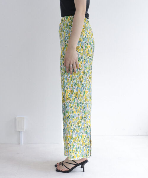 fredy emue（フレディエミュ）の「フラワープリントプリーツタイトスカート（スカート・レディース・ブラック系その他/ブルー系その他/ピンク系その他・38）」の15枚目の写真