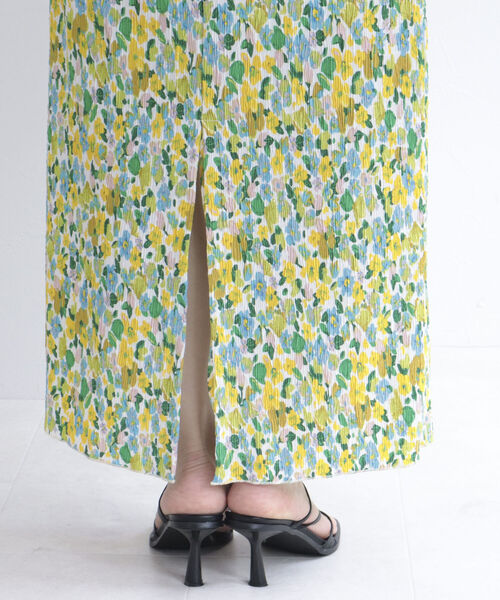 fredy emue（フレディエミュ）の「フラワープリントプリーツタイトスカート（スカート・レディース・ブラック系その他/ブルー系その他/ピンク系その他・38）」の12枚目の写真