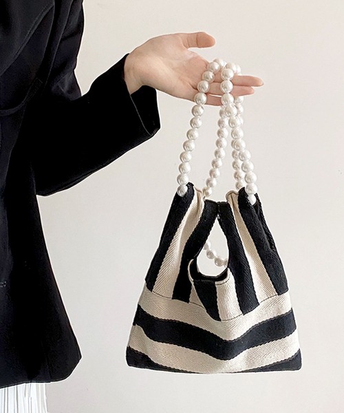florist（フローリスト）の「【Instagramでバズってる】【2Way】パールチェーンのストライプ柄 or チェック柄ミニショルダーバッグ/ハンドバッグ（ショルダーバッグ・レディース・ホワイト×ブラック/ブラック系3/オレンジ系1/ネイビー系1/ブラック系2/イエロー系1・FREE）」の13枚目の写真