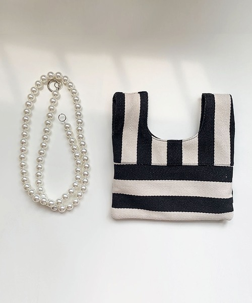 florist（フローリスト）の「【Instagramでバズってる】【2Way】パールチェーンのストライプ柄 or チェック柄ミニショルダーバッグ/ハンドバッグ（ショルダーバッグ・レディース・ホワイト×ブラック/ブラック系3/オレンジ系1/ネイビー系1/ブラック系2/イエロー系1・FREE）」の15枚目の写真