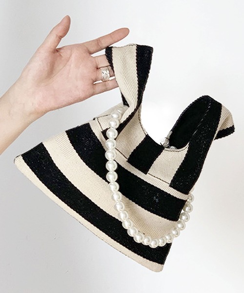 florist（フローリスト）の「【Instagramでバズってる】【2Way】パールチェーンのストライプ柄 or チェック柄ミニショルダーバッグ/ハンドバッグ（ショルダーバッグ・レディース・ホワイト×ブラック/ブラック系3/オレンジ系1/ネイビー系1/ブラック系2/イエロー系1・FREE）」の19枚目の写真