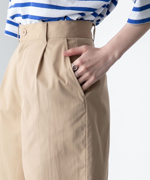 BONLECILL(ボンルシール)の「タック入り ハイウエストチノショートパンツ(チノパンツ・レディース・ブラック/ベージュ/ネイビー/アイボリー・M/L)」の17枚目の写真