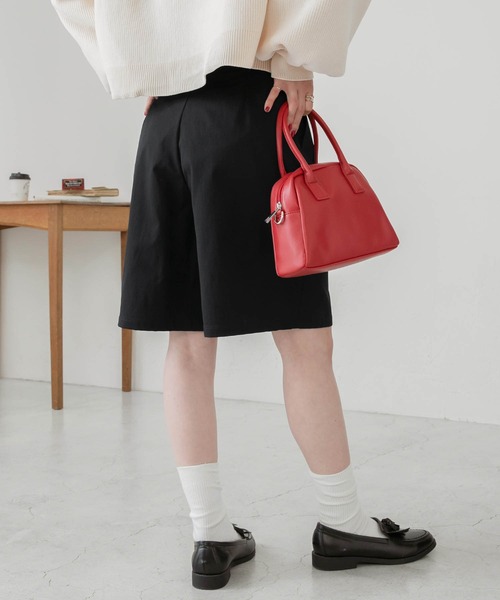 BONLECILL（ボンルシール）の「タック入り ハイウエストチノショートパンツ（チノパンツ・レディース・ブラック/ベージュ/ネイビー/アイボリー・M/L）」の19枚目の写真