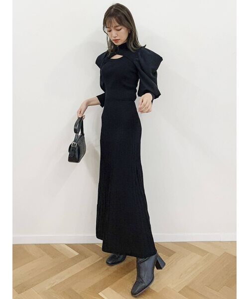 dazzlin 吉田朱里　コラボ　オープンデザインパフニットワンピース dazzlin（ダズリン）の「【吉田朱里コラボ】オープンデザインパフ