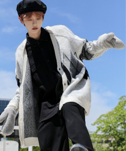 neos（ネオス）の「【neos -addictive design-】ビッグシルエット アクリル 総柄 モヘアタッチ ニット カーディガン（カーディガン/ボレロ・メンズ・ホワイト系2/グレー系1/ベージュ系1/ブラウン/パープル/ブラック系1/チャコールグレー/ホワイト系1/ベージュ系2/ブラック/ベージュ/マスタード/ブラック系2/ベージュ系3/ブラウン系/ブラック系3/ワインレッド・LARGE/MEDIUM）」の2枚目の写真