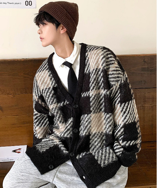 neos（ネオス）の「【neos -addictive design-】ビッグシルエット アクリル 総柄 モヘアタッチ ニット カーディガン（カーディガン/ボレロ・メンズ・ホワイト系2/グレー系1/ベージュ系1/ブラウン/パープル/ブラック系1/チャコールグレー/ホワイト系1/ベージュ系2/ブラック/ベージュ/マスタード/ブラック系2/ベージュ系3/ブラウン系/ブラック系3/ワインレッド・LARGE/MEDIUM）」の6枚目の写真