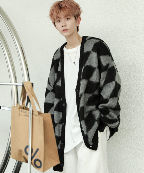 neos（ネオス）の「【neos -addictive design-】ビッグシルエット アクリル 総柄 モヘアタッチ ニット カーディガン（カーディガン/ボレロ・メンズ・ホワイト系2/グレー系1/ベージュ系1/ブラウン/パープル/ブラック系1/チャコールグレー/ホワイト系1/ベージュ系2/ブラック/ベージュ/マスタード/ブラック系2/ベージュ系3/ブラウン系/ブラック系3/ワインレッド・LARGE/MEDIUM）」の9枚目の写真