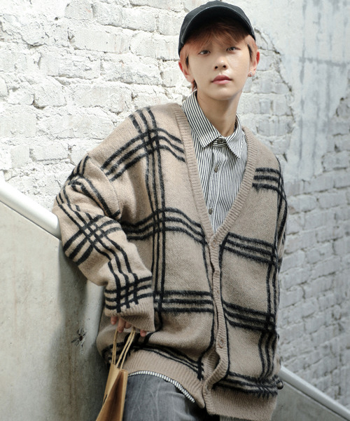 neos（ネオス）の「【neos -addictive design-】ビッグシルエット アクリル 総柄 モヘアタッチ ニット カーディガン（カーディガン/ボレロ・メンズ・ホワイト系2/グレー系1/ベージュ系1/ブラウン/パープル/ブラック系1/チャコールグレー/ホワイト系1/ベージュ系2/ブラック/ベージュ/マスタード/ブラック系2/ベージュ系3/ブラウン系/ブラック系3/ワインレッド・LARGE/MEDIUM）」の13枚目の写真