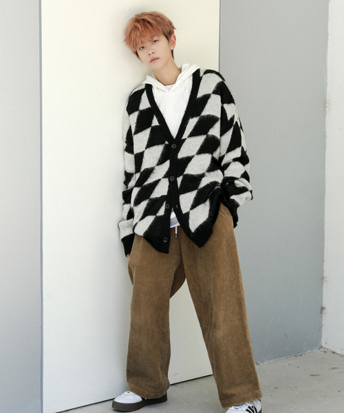 neos（ネオス）の「【neos -addictive design-】ビッグシルエット アクリル 総柄 モヘアタッチ ニット カーディガン（カーディガン/ボレロ・メンズ・ホワイト系2/グレー系1/ベージュ系1/ブラウン/パープル/ブラック系1/チャコールグレー/ホワイト系1/ベージュ系2/ブラック/ベージュ/マスタード/ブラック系2/ベージュ系3/ブラウン系/ブラック系3/ワインレッド・LARGE/MEDIUM）」の20枚目の写真