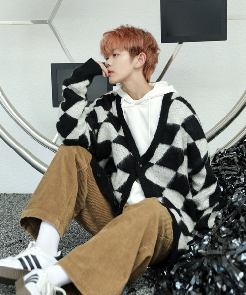 neos（ネオス）の「【neos -addictive design-】ビッグシルエット アクリル 総柄 モヘアタッチ ニット カーディガン（カーディガン/ボレロ・メンズ・ホワイト系2/グレー系1/ベージュ系1/ブラウン/パープル/ブラック系1/チャコールグレー/ホワイト系1/ベージュ系2/ブラック/ベージュ/マスタード/ブラック系2/ベージュ系3/ブラウン系/ブラック系3/ワインレッド・LARGE/MEDIUM）」の21枚目の写真