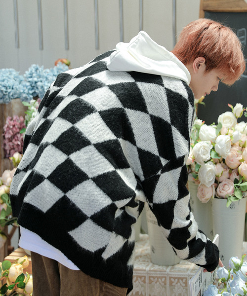 neos（ネオス）の「【neos -addictive design-】ビッグシルエット アクリル 総柄 モヘアタッチ ニット カーディガン（カーディガン/ボレロ・メンズ・ホワイト系2/グレー系1/ベージュ系1/ブラウン/パープル/ブラック系1/チャコールグレー/ホワイト系1/ベージュ系2/ブラック/ベージュ/マスタード/ブラック系2/ベージュ系3/ブラウン系/ブラック系3/ワインレッド・LARGE/MEDIUM）」の22枚目の写真