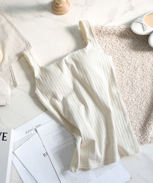 tu-hacci(ツーハッチ)の「【200万枚突破!】おしゃれもブラもね。BRAmoneなら一枚でナチュ盛りが叶う!スクエアネック タンクトップ(ノンワイヤーtype)(タンクトップ・レディース・チャコールグレー/ブラック/オフホワイト/サンドベージュ/セージグリーン/ブルーグレー/グレイッシュベージュ/キナリ・S/M/L/XL/SG/MG/LG)」の2枚目の写真