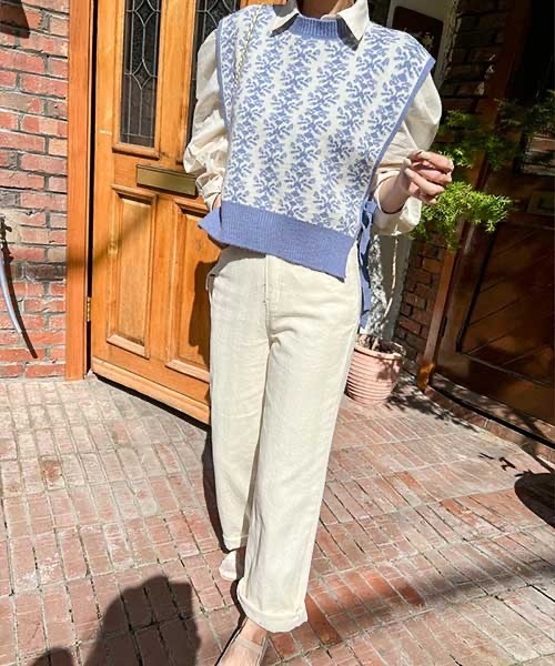 NANING9(ナンニング)の「NANING9 サイドリボンフラワーパターンベスト(ベスト・レディース・ブラック/スカイブルー・FREE)」の8枚目の写真