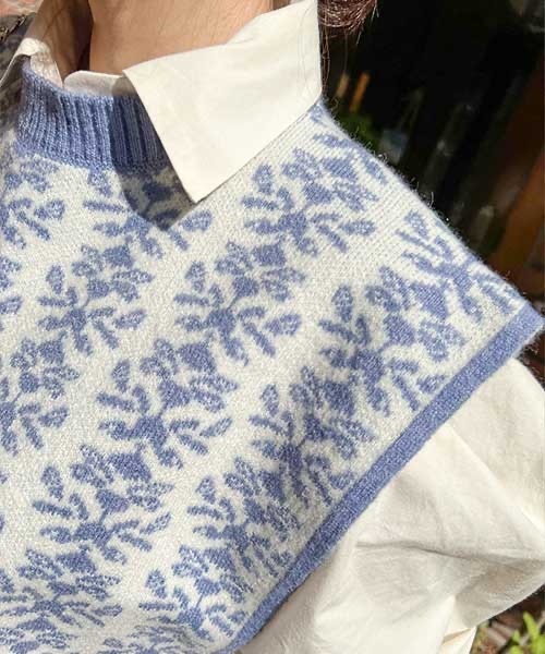 NANING9(ナンニング)の「NANING9 サイドリボンフラワーパターンベスト(ベスト・レディース・ブラック/スカイブルー・FREE)」の9枚目の写真