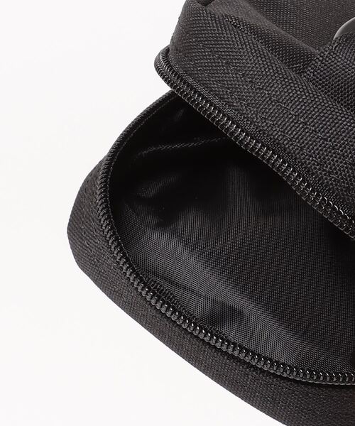 Carhartt WIP(カーハートダブリューアイピー)の「Carhartt WIP/カーハートダブリューアイピー ポーチ SMALL BAG I006592(ポーチ・メンズ・ブラック・FREE)」の2枚目の写真