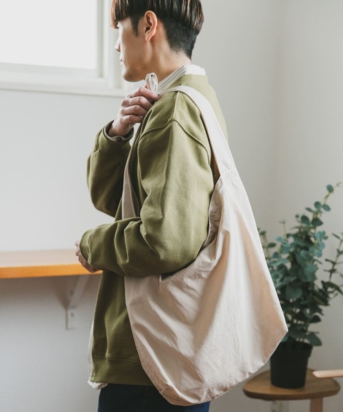 URBAN RESEARCH DOORS(アーバンリサーチドアーズ)の「ナイロンマーケットショルダー(ショルダーバッグ・メンズ・ライトカーキ/オレンジ系その他/ブラック/グレー系その他・-)」の5枚目の写真