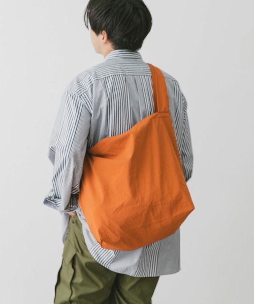 URBAN RESEARCH DOORS(アーバンリサーチドアーズ)の「ナイロンマーケットショルダー(ショルダーバッグ・メンズ・ライトカーキ/オレンジ系その他/ブラック/グレー系その他・-)」の11枚目の写真