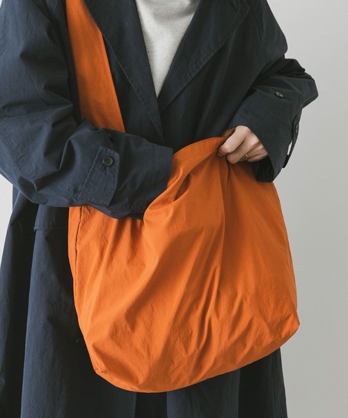 URBAN RESEARCH DOORS(アーバンリサーチドアーズ)の「ナイロンマーケットショルダー(ショルダーバッグ・メンズ・ライトカーキ/オレンジ系その他/ブラック/グレー系その他・-)」の21枚目の写真