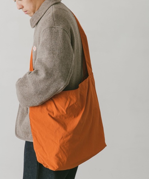 URBAN RESEARCH DOORS(アーバンリサーチドアーズ)の「ナイロンマーケットショルダー(ショルダーバッグ・メンズ・ライトカーキ/オレンジ系その他/ブラック/グレー系その他・-)」の12枚目の写真