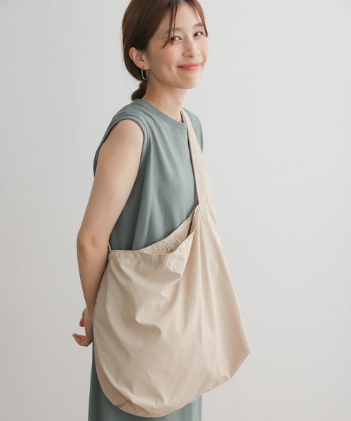 URBAN RESEARCH DOORS(アーバンリサーチドアーズ)の「ナイロンマーケットショルダー(ショルダーバッグ・メンズ・ライトカーキ/オレンジ系その他/ブラック/グレー系その他・-)」の3枚目の写真