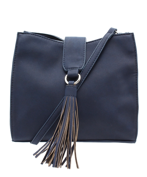 one after another NICE CLAUP（ワンアフターアナザーナイスクラップ）の「【non-no8月号掲載 ナイスクラップ】タッセル付きショルダーバック（ショルダーバッグ・レディース・サックスブルー/ベージュ/ネイビー・FREE）」の3枚目の写真