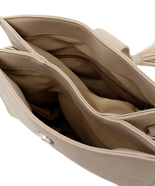 one after another NICE CLAUP（ワンアフターアナザーナイスクラップ）の「【non-no8月号掲載 ナイスクラップ】タッセル付きショルダーバック（ショルダーバッグ・レディース・サックスブルー/ベージュ/ネイビー・FREE）」の12枚目の写真