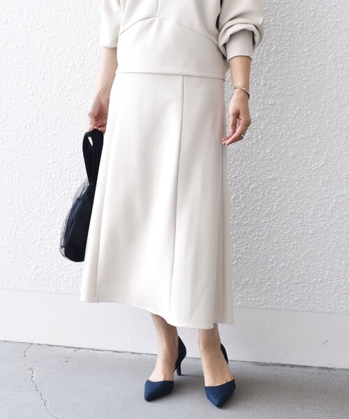 SHIPS(シップス)の「*〈手洗い可能〉ジョーゼット 切替 セミフレアスカート◆(スカート・レディース・ブラック/ベージュ/オフホワイト/ブルー・SMALL/MEDIUM)」の2枚目の写真