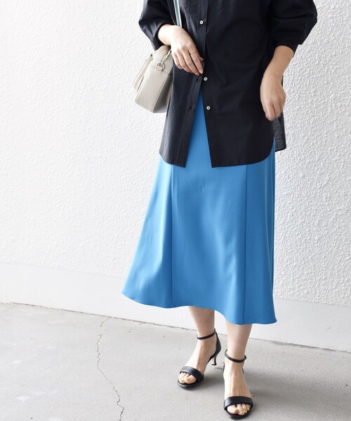 SHIPS(シップス)の「*〈手洗い可能〉ジョーゼット 切替 セミフレアスカート◆(スカート・レディース・ブラック/ベージュ/オフホワイト/ブルー・SMALL/MEDIUM)」の4枚目の写真