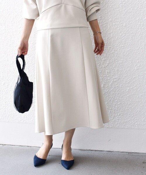 SHIPS(シップス)の「*〈手洗い可能〉ジョーゼット 切替 セミフレアスカート◆(スカート・レディース・ブラック/ベージュ/オフホワイト/ブルー・SMALL/MEDIUM)」の20枚目の写真