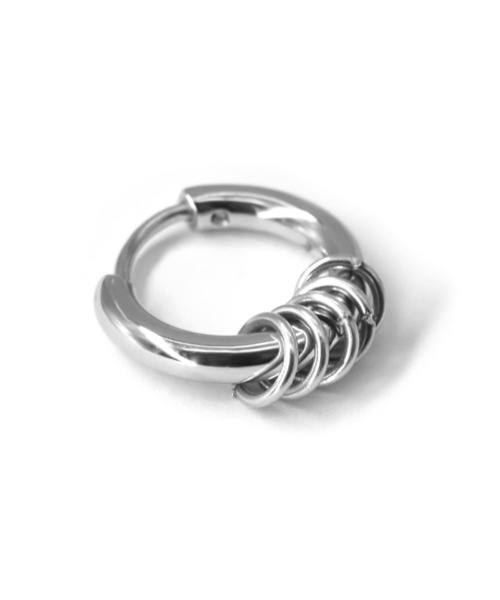 LION HEART(ライオンハート)の「【限定展開】“LH-1”リングチャームフープピアス/サージカルステンレス(金属アレルギー対応)【LION HEART / ライオンハート】(ピアス(片耳用)・メンズ・シルバー・ONE SIZE)」の8枚目の写真