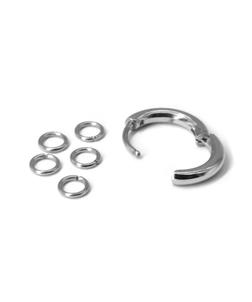 LION HEART(ライオンハート)の「【限定展開】“LH-1”リングチャームフープピアス/サージカルステンレス(金属アレルギー対応)【LION HEART / ライオンハート】(ピアス(片耳用)・メンズ・シルバー・ONE SIZE)」の3枚目の写真