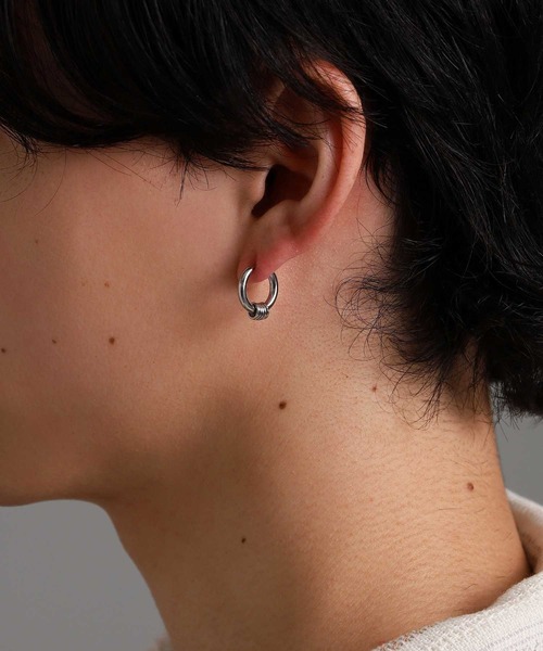 LION HEART(ライオンハート)の「【限定展開】“LH-1”リングチャームフープピアス/サージカルステンレス(金属アレルギー対応)【LION HEART / ライオンハート】(ピアス(片耳用)・メンズ・シルバー・ONE SIZE)」の10枚目の写真