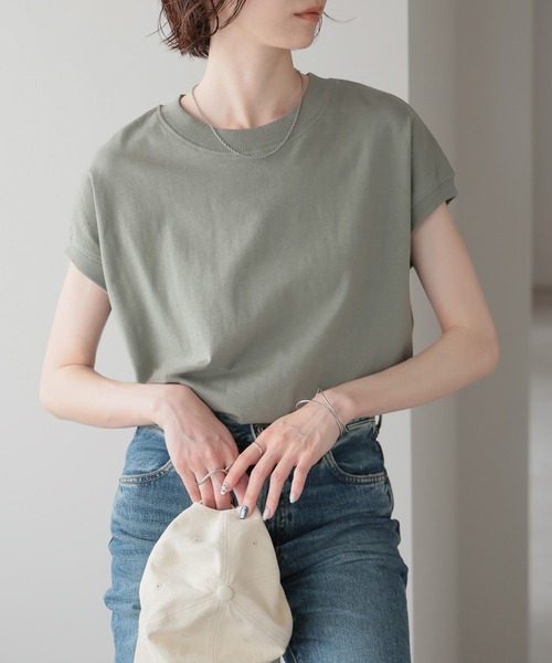 Fizz（フィズ）の「プチハイネックフレンチスリーブTシャツ（Tシャツ/カットソー・レディース・ブラック/ブラック×ホワイト/グレイッシュベージュ/アイボリー/ホワイト×ネイビー/モカ/ブルー/ホワイト/ライトカーキ・M）」の9枚目の写真