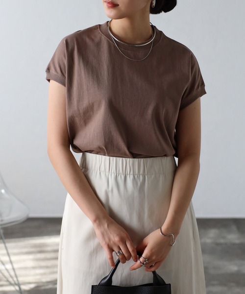 Fizz（フィズ）の「プチハイネックフレンチスリーブTシャツ（Tシャツ/カットソー・レディース・ブラック/ブラック×ホワイト/グレイッシュベージュ/アイボリー/ホワイト×ネイビー/モカ/ブルー/ホワイト/ライトカーキ・M）」の7枚目の写真