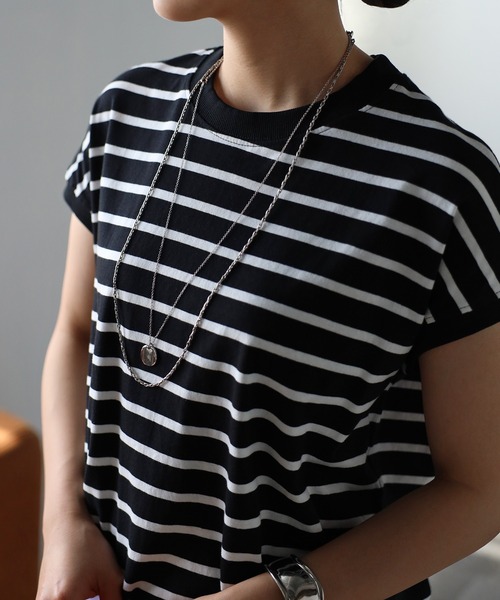 Fizz（フィズ）の「プチハイネックフレンチスリーブTシャツ（Tシャツ/カットソー・レディース・ブラック/ブラック×ホワイト/グレイッシュベージュ/アイボリー/ホワイト×ネイビー/モカ/ブルー/ホワイト/ライトカーキ・M）」の16枚目の写真