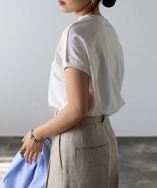 Fizz（フィズ）の「プチハイネックフレンチスリーブTシャツ（Tシャツ/カットソー・レディース・ブラック/ブラック×ホワイト/グレイッシュベージュ/アイボリー/ホワイト×ネイビー/モカ/ブルー/ホワイト/ライトカーキ・M）」の17枚目の写真