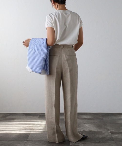 Fizz（フィズ）の「プチハイネックフレンチスリーブTシャツ（Tシャツ/カットソー・レディース・ブラック/ブラック×ホワイト/グレイッシュベージュ/アイボリー/ホワイト×ネイビー/モカ/ブルー/ホワイト/ライトカーキ・M）」の21枚目の写真