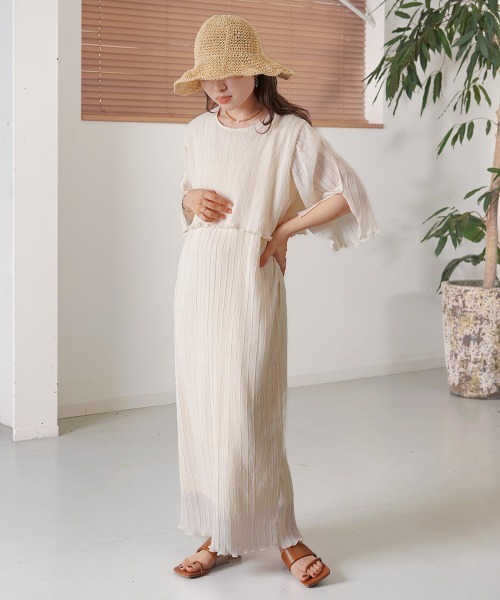 Bab(バブ)の「【オケージョン対応】ウェーブプリーツレイヤードライクワンピース(ワンピース・レディース・ブラック/ホワイト系その他/ライトグレー・M)」の5枚目の写真