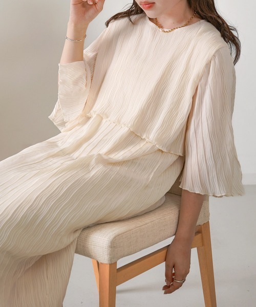 Bab(バブ)の「【オケージョン対応】ウェーブプリーツレイヤードライクワンピース(ワンピース・レディース・ブラック/ホワイト系その他/ライトグレー・M)」の9枚目の写真