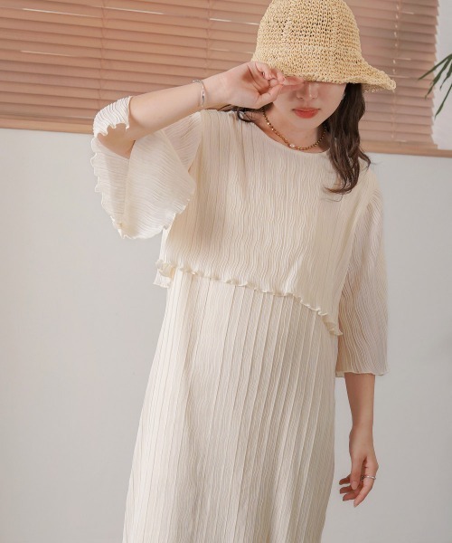 Bab(バブ)の「【オケージョン対応】ウェーブプリーツレイヤードライクワンピース(ワンピース・レディース・ブラック/ホワイト系その他/ライトグレー・M)」の4枚目の写真