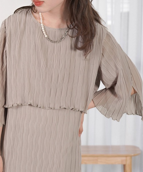 Bab(バブ)の「【オケージョン対応】ウェーブプリーツレイヤードライクワンピース(ワンピース・レディース・ブラック/ホワイト系その他/ライトグレー・M)」の13枚目の写真