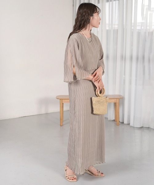 Bab(バブ)の「【オケージョン対応】ウェーブプリーツレイヤードライクワンピース(ワンピース・レディース・ブラック/ホワイト系その他/ライトグレー・M)」の15枚目の写真